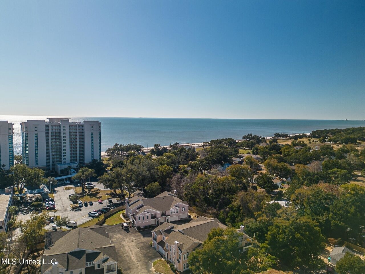 Villa Vacation on the Gulf of Mexico. Spacious 2 bed/2 ba yards from the beach