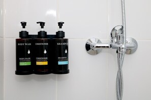 Hair dryer, towels, soap, shampoo - Great 2-bedrooms Apt. Near the Airport and Beach ! (Santo Domingo Este)