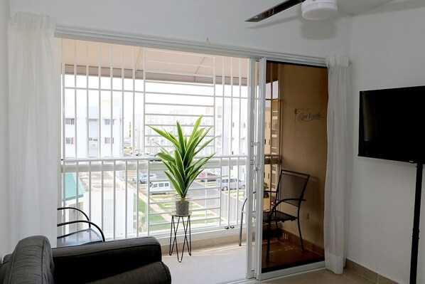 Smart TV - Great 2-bedrooms Apt. Near the Airport and Beach ! (Santo Domingo Este)