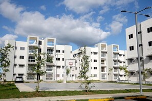 Exterior - Great 2-bedrooms Apt. Near the Airport and Beach ! (Santo Domingo Este)