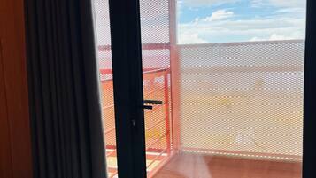 Basic Room | Desk, WiFi (free)