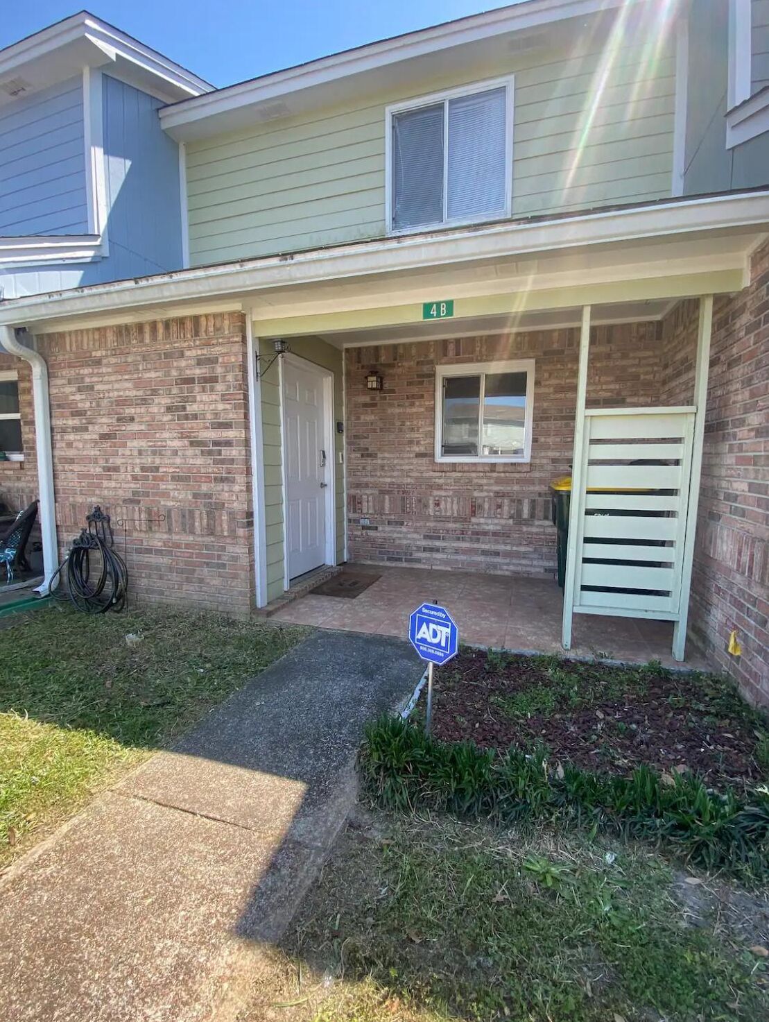 15 minutes to beach! Family sized townhome with small backyard. Pet friendly! 