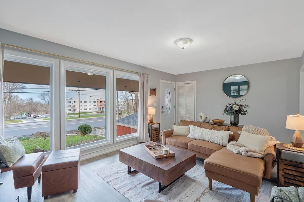 Een televisie en tafelvoetbal