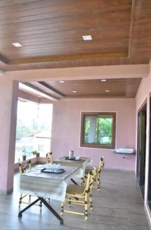 Dining - Unique Inn Villa Strawberry Farm Fragrance unit (MAHARASHTRA)