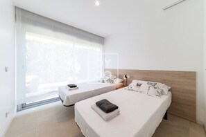 2 bedrooms, iron/ironing board, free WiFi, bed sheets - Casa Mirasal - Ground flour - Roof terrace - By OYOOSTAYS (Los Balcones, Torrevieja)