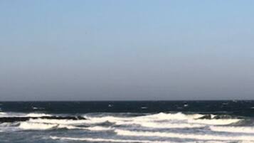 Chaises longues, serviettes de plage