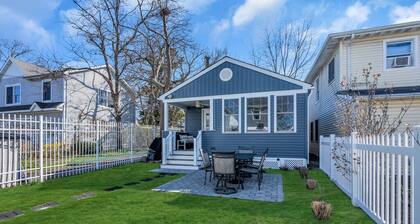 Cozy & Quiet 2 Bedroom Beach Cottage - Only 2 Blocks from Beach!