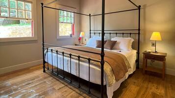 CASA VERMELHA E AZUL COMPLETA 1 SUITE | 1 bedroom, Egyptian cotton sheets, premium bedding, pillowtop beds