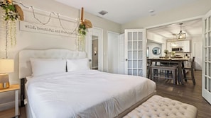 House (3 Bedrooms) | Interior - Hot Tub, Firepit, Deck | 10mins to Beach | Middle Terrace Cottage by AvantStay (Fort Lauderdale)