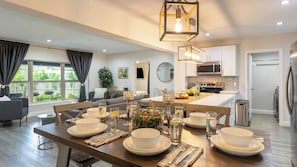 Interior - Hot Tub, Firepit, Deck | 10mins to Beach | Middle Terrace Cottage by AvantStay (Fort Lauderdale)