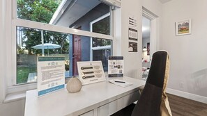 Interior - Hot Tub, Firepit, Deck | 10mins to Beach | Middle Terrace Cottage by AvantStay (Fort Lauderdale)
