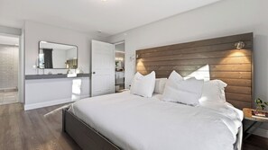 House (3 Bedrooms) | Interior - Hot Tub, Firepit, Deck | 10mins to Beach | Middle Terrace Cottage by AvantStay (Fort Lauderdale)