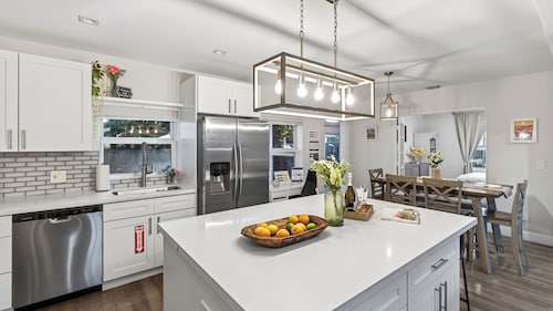 Hot Tub, Firepit, Deck | 10mins to Beach | Middle Terrace Cottage by AvantStay