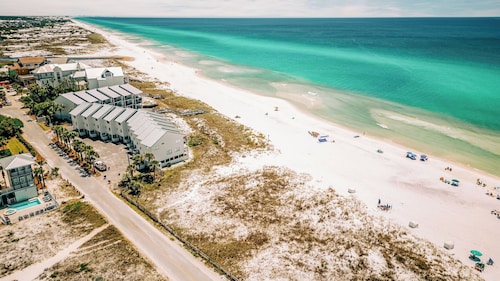 Steps to the Beach, Pool + Hot Tub Renovated Retreat Sea Haven by Avantstay