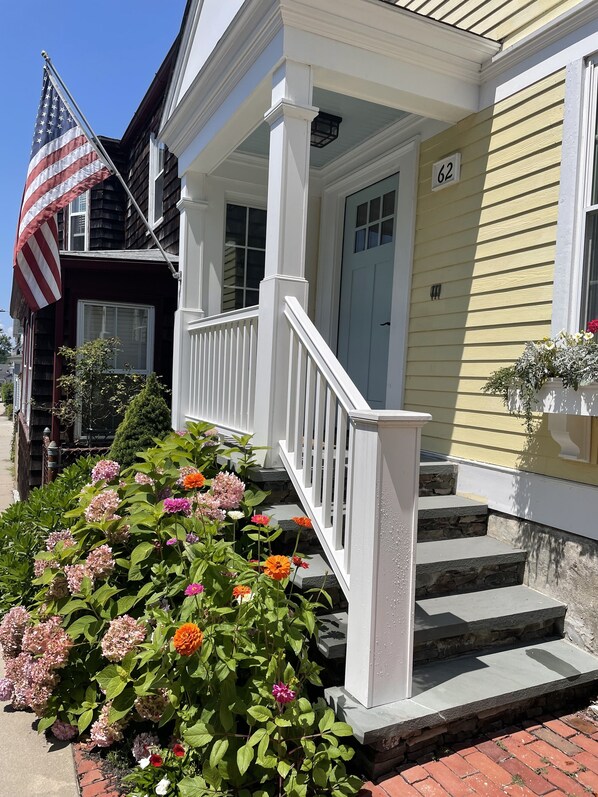 Exterior detail - Waterview and Easy Walk to all Downtown Newport, Mansions, Cliffwalk, Thames St (Newport)