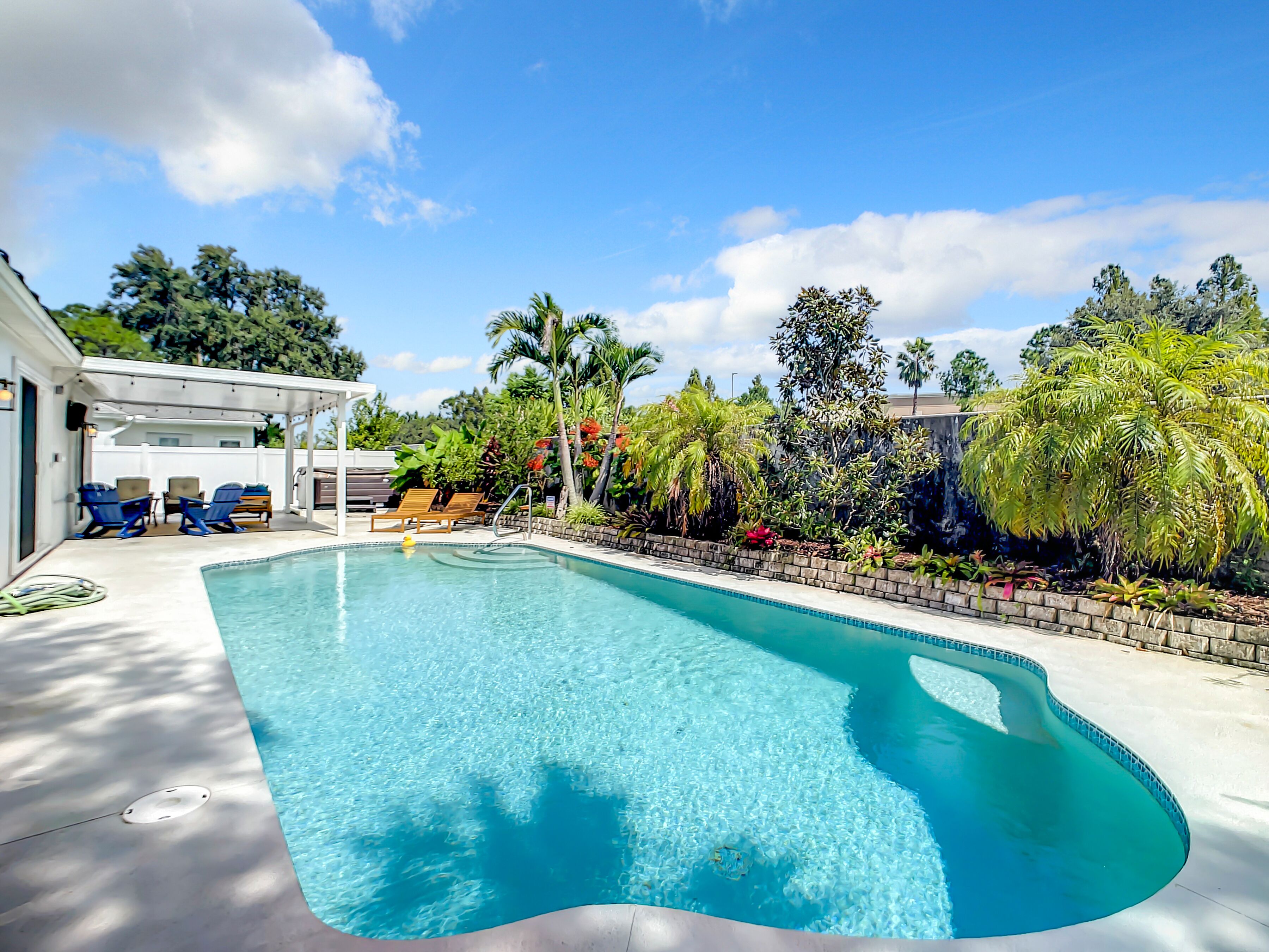 Private Pool & Hot Tub Home, 6 miles from the Beach