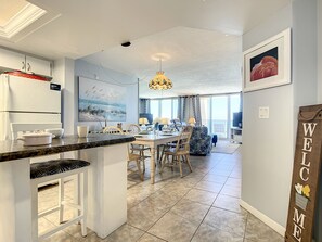 Dining - Direct Oceanfront Condo - Pool, Beach & Steps from Flagler Ave (New Smyrna Beach)