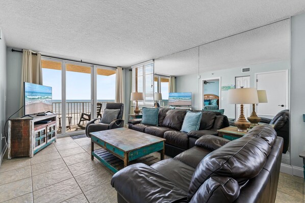 Smart TV, table football - Oceanfront Condo - Pool - Beach - Fantastic Views (New Smyrna Beach)