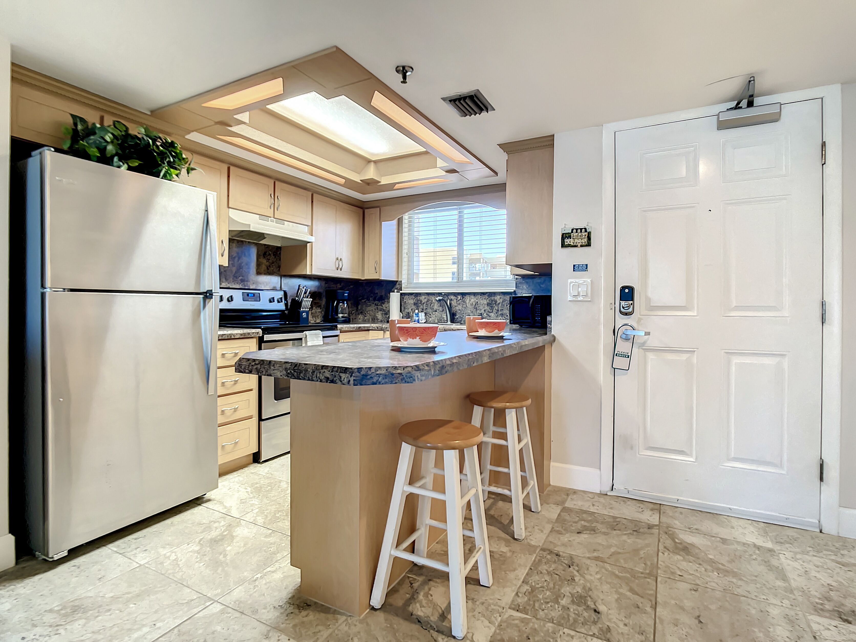 Køleskab, mikrobølgeovn, ovn, kogeplade