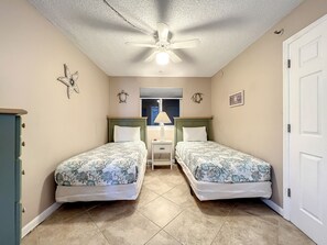 2 chambres, fer et planche à repasser, Wi-Fi gratuit, draps fournis