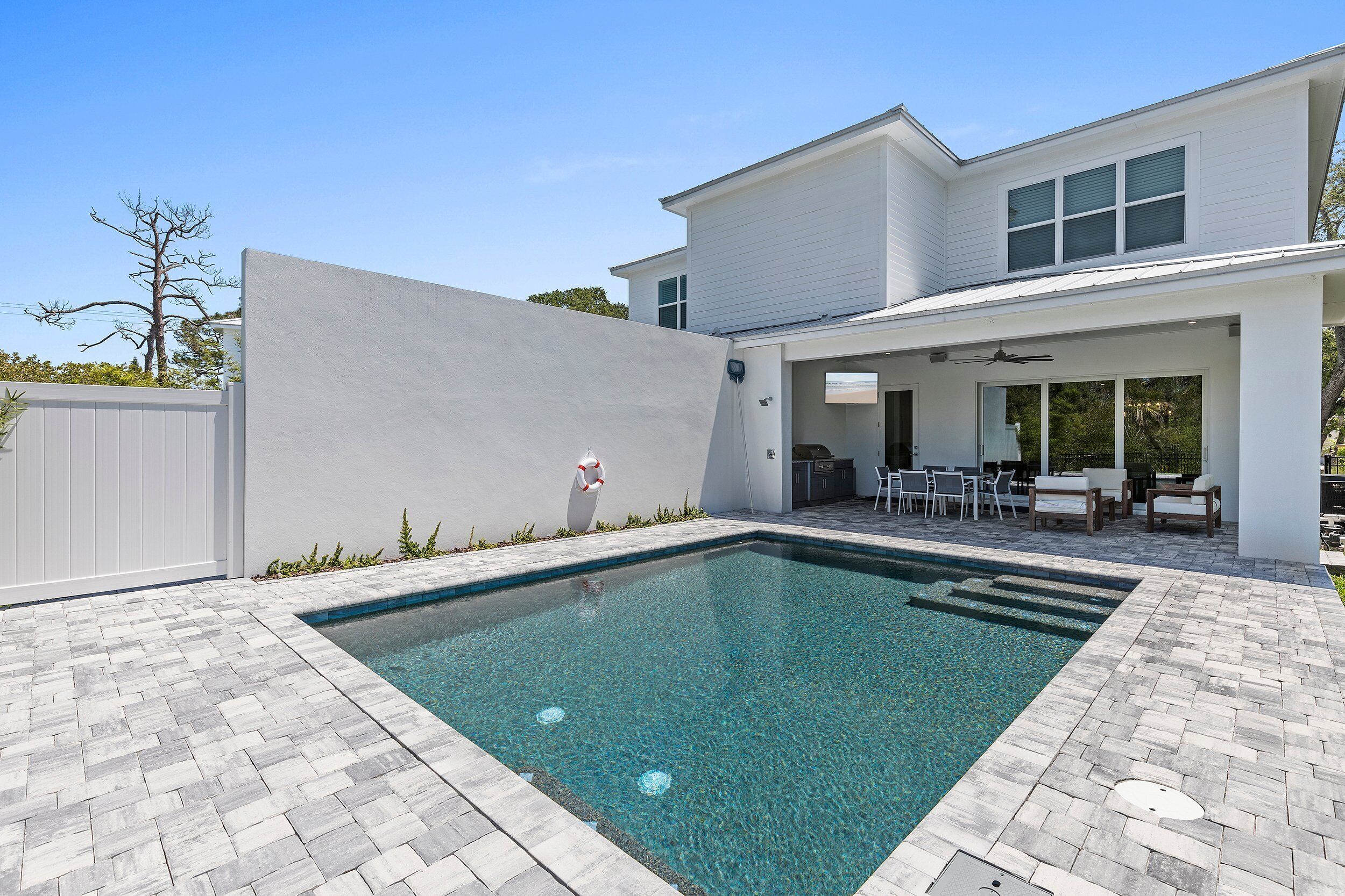 Saltwater Pool,Boat Slip, Walk to Flagler Ave!  **New Listing Discount**  Book now for best rates!!