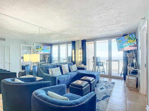 Updated 2BR oceanfront condo with balcony & pool