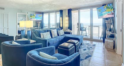 Updated 2BR oceanfront condo with balcony & pool