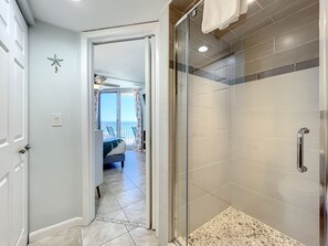 2 dormitorios, tabla de planchar con plancha, wifi gratis y ropa de cama