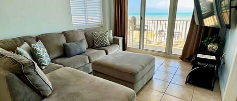 Una Smart TV, un futbolín