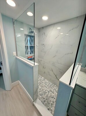 Shower, hair dryer, towels