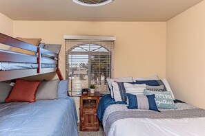 3 bedrooms, desk, travel crib, WiFi