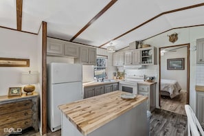 Fridge, microwave, oven, stovetop - Relax on the water at this lakefront cabin with private dock access, fishing pier, and kayaks included. (Karnack)