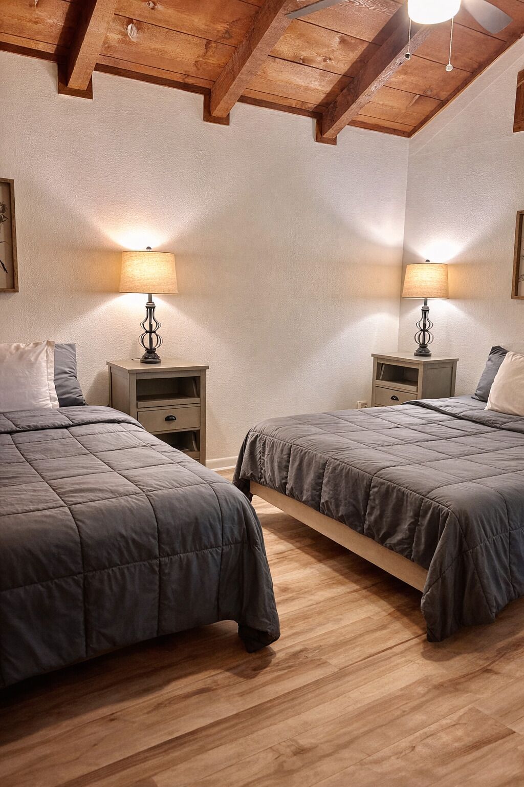 4 bedrooms, desk, WiFi (free), bed sheets