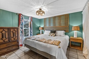 1 bedroom, free WiFi, bed sheets - Chic Cypress View Cabin with Canoes! @ Caddo Shores Cabins, Uncertain, Texas (Karnack)