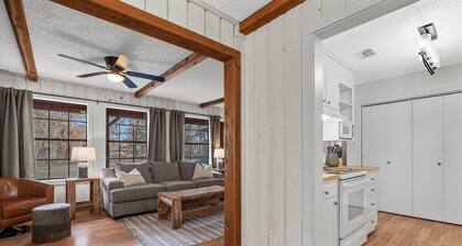 Cozy Modern Cabin with RV Site & Canoes @ Caddo Shores Cabins, Uncertain Texas