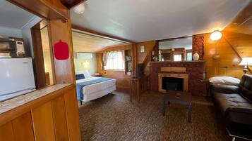 # 2 Historic Cottage, No Pets | 1 bedroom, free WiFi