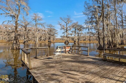 Grand Harbor, Caddo Shores Cabins, Lakefront, with Kayaks & Canoes