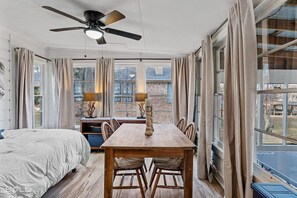 2 chambres, fer et planche à repasser, Wi-Fi gratuit, draps fournis