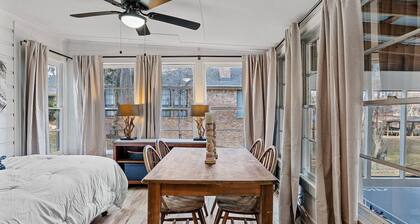 Lakeside Landing- Lakefront w/Canoe & Porch, Caddo Shores Cabins, Uncertain, Texas