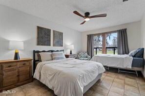 3 Schlafzimmer, Schreibtisch, kostenloses WLAN, Bettwäsche