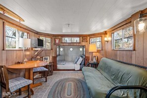 1 bedroom, free WiFi, bed sheets - Shipwreck with Upper Deck, Kayaks & Canoes! Caddo Shores Cabins, Uncertain, Texas. (Karnack)