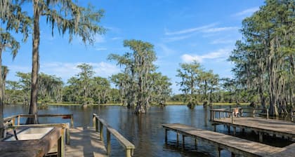 Unforgettable Experience: Enjoy a maritime adventure unlike any other. Unwind in a cozy little ship with upper and lower decks with private dock access