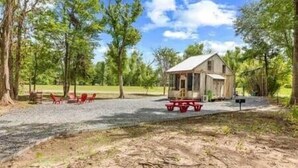 Exterior - Tiny Cajun Cabin (Breaux Bridge)