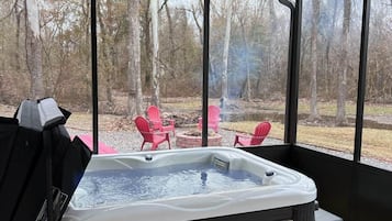 Indoor spa tub
