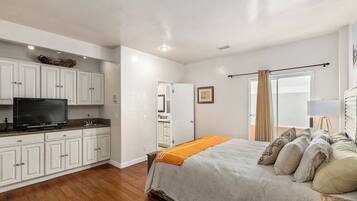 3 habitaciones, tabla de planchar con plancha, wifi y ropa de cama