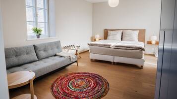 2 Schlafzimmer, Schreibtisch, Bügeleisen/Bügelbrett, Reisekinderbett