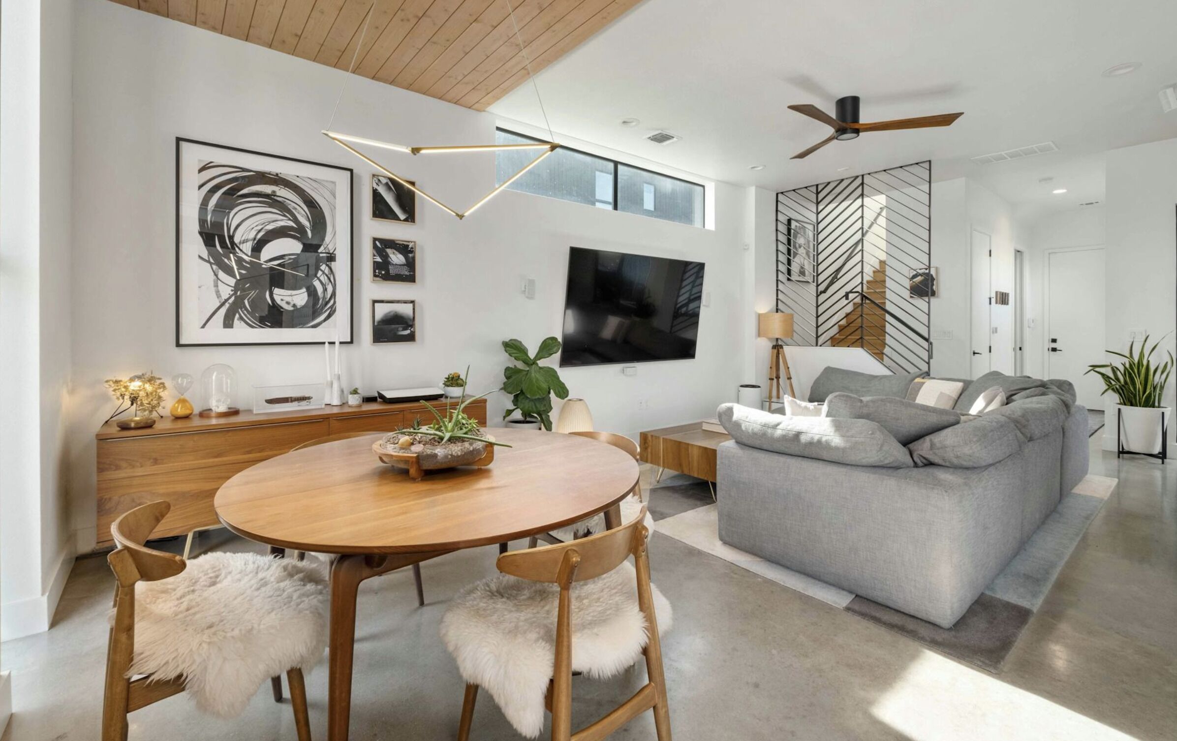 East Austin Flair + Hot Tub - Brass!
