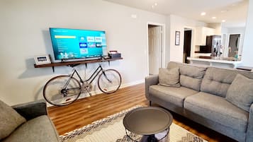 Smart TV, table tennis