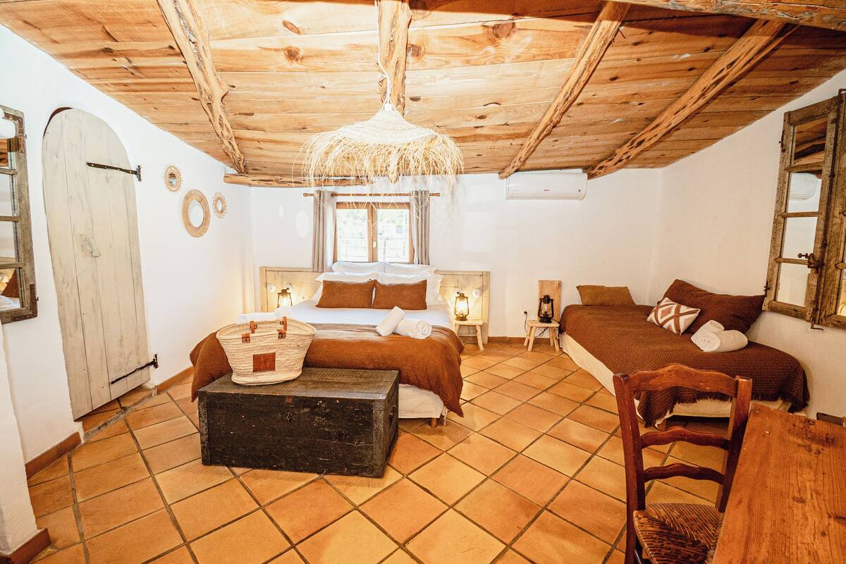 Superior Room | Desk, blackout drapes, iron/ironing board, free WiFi