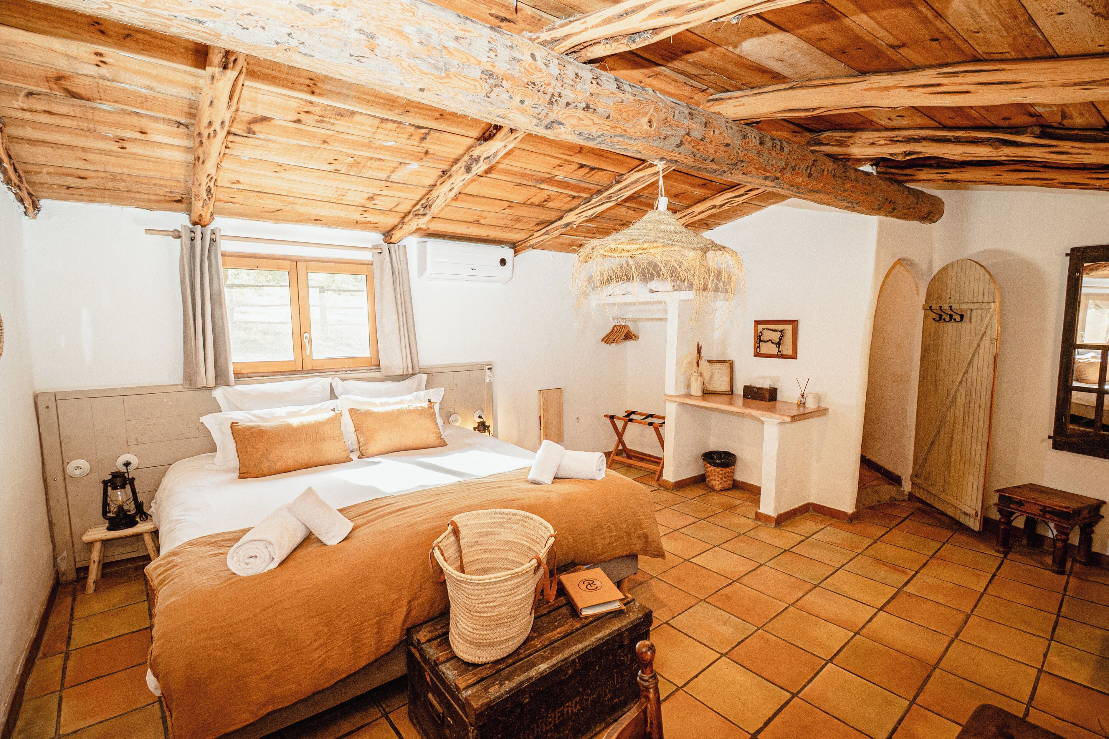 Chambre Supérieure | Rideaux occultants, fer et planche à repasser, Wi-Fi gratuit